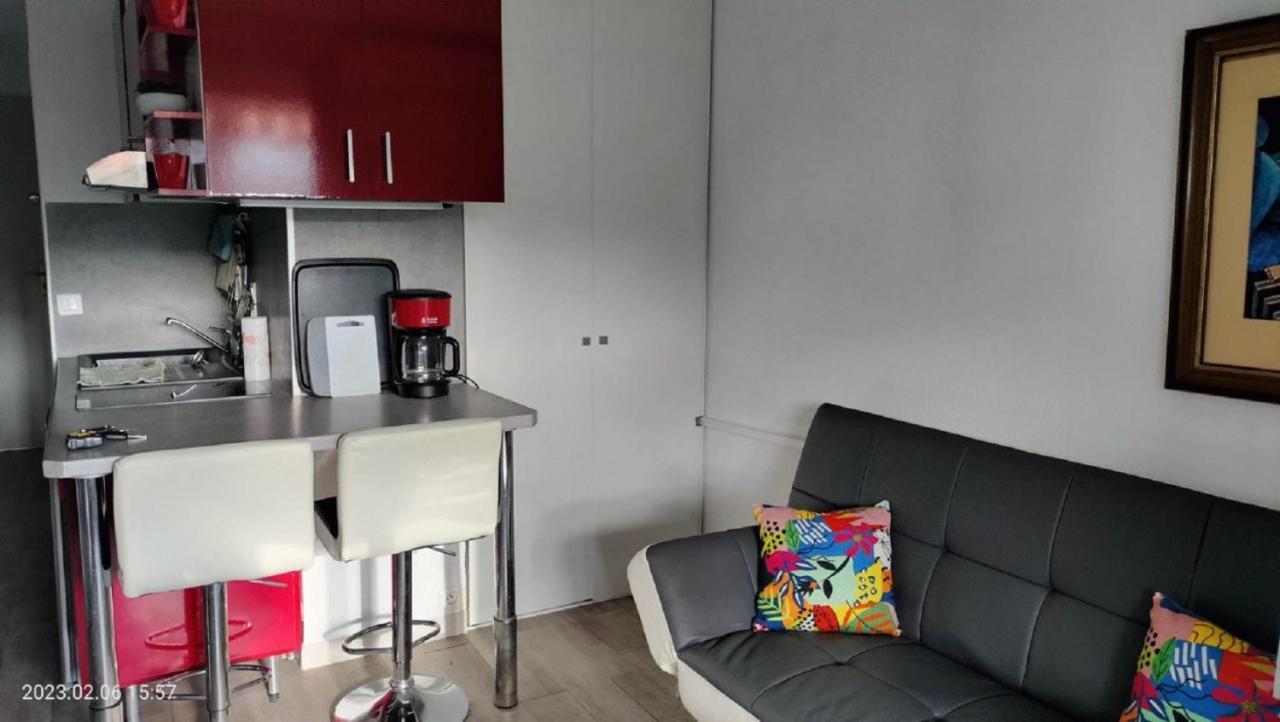 Entre St-Raphael Et St-Tropez. Studio Pieds Dans L'Eau, A Partir De 600 Euros/Semaine. Saint Aygulf Exterior photo